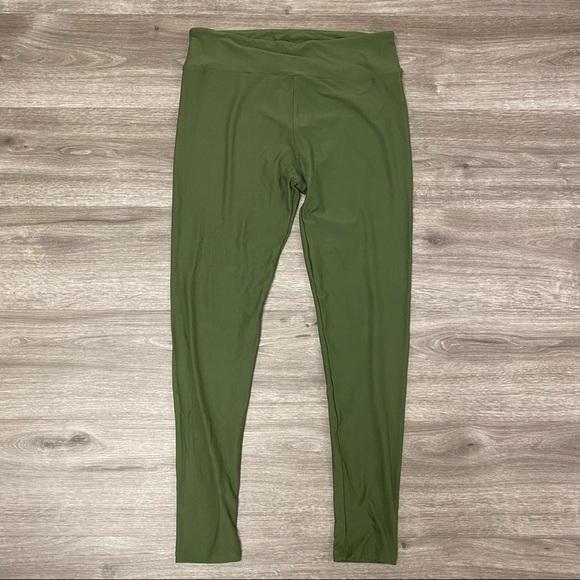 LulaRoe Tall and Curvy Leggings Green